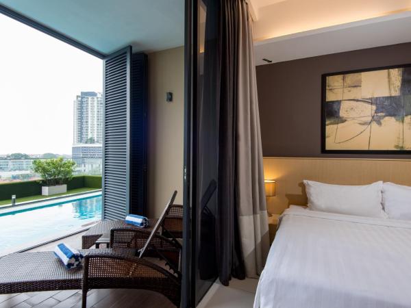 The Pines Melaka : photo 6 de la chambre poolside suite king - city view
