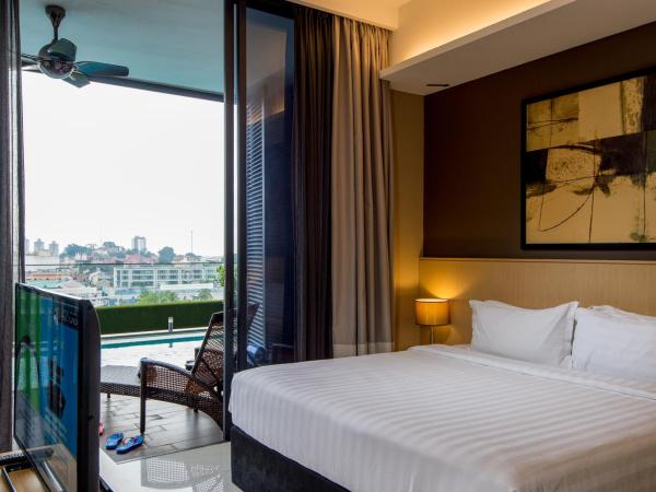 The Pines Melaka : photo 2 de la chambre poolside suite king - city view