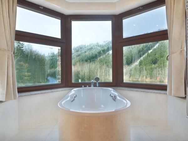 Retro Riverside Wellness Resort : photo 1 de la chambre suite