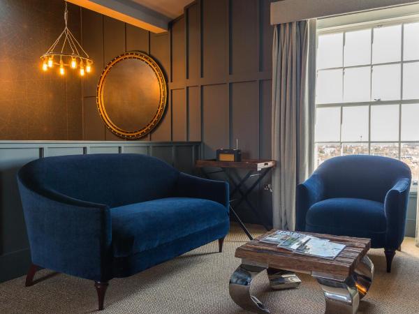 Number 38 Clifton : photo 3 de la chambre suite - vue sur ville et parc