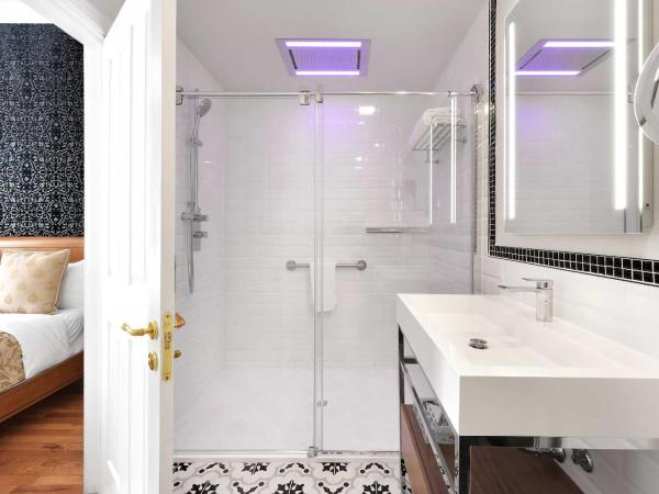 Hotel Bonaparte : photo 4 de la chambre chambre lit king-size deluxe