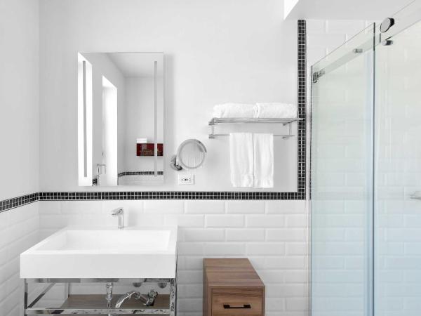 Hotel Bonaparte : photo 9 de la chambre chambre lit king-size supérieure