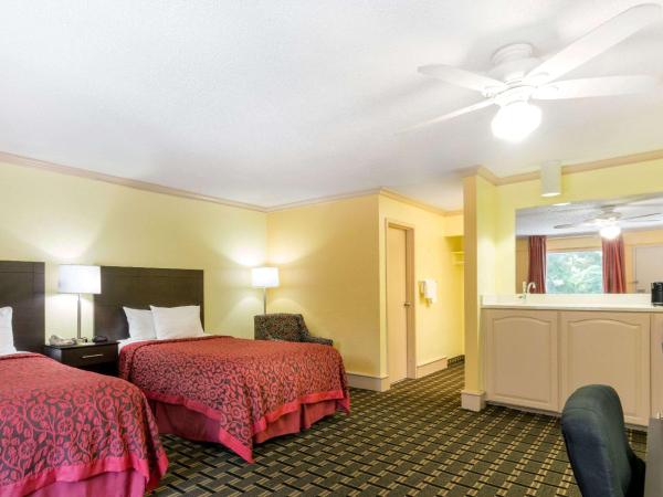 Days Inn by Wyndham Savannah Airport : photo 3 de la chambre hébergement 2 lits doubles deluxe - fumeurs