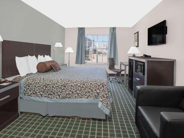 Days Inn by Wyndham Market Center Dallas Love Field : photo 1 de la chambre chambre lit queen-size - non-fumeurs