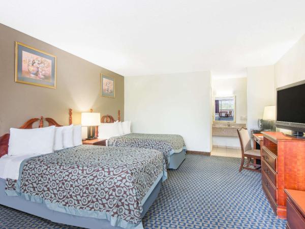 Days Inn by Wyndham Arlington Pentagon : photo 4 de la chambre chambre double deluxe avec 2 lits doubles - non-fumeurs
