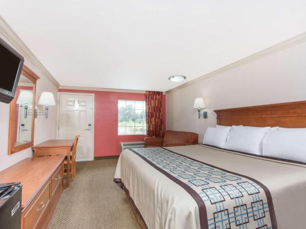 Days Inn by Wyndham Virginia Beach Town Center : photo 3 de la chambre chambre lit king-size - non-fumeurs