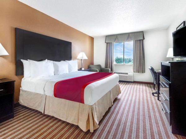 Days Inn & Suites by Wyndham Dallas : photo 3 de la chambre suite lit king-size - non-fumeurs