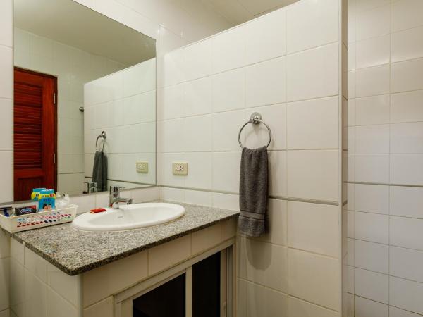 The Classroom Hotel : photo 4 de la chambre appartement lit king-size avec petit balcon