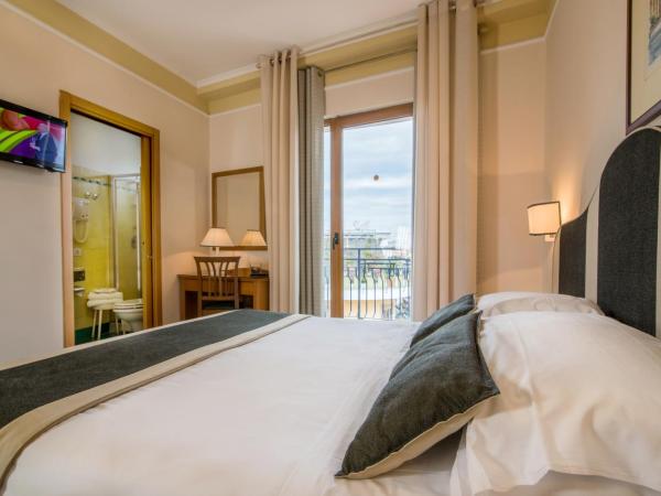 Hotel Tourist : photo 6 de la chambre chambre double classique avec balcon