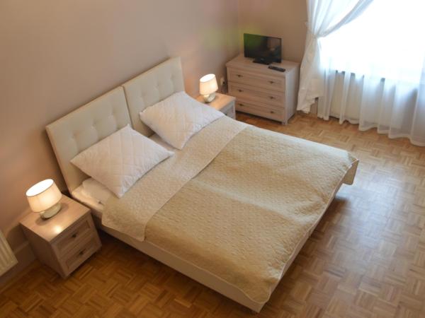 Ada Aparthouse : photo 1 de la chambre chambre double standard avec salle de bains commune