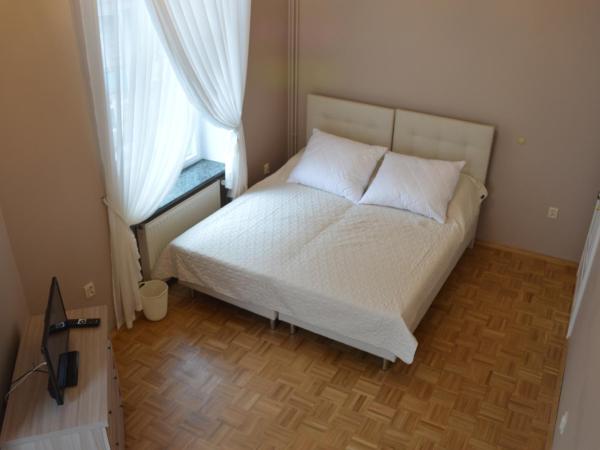 Ada Aparthouse : photo 3 de la chambre chambre double standard avec salle de bains commune