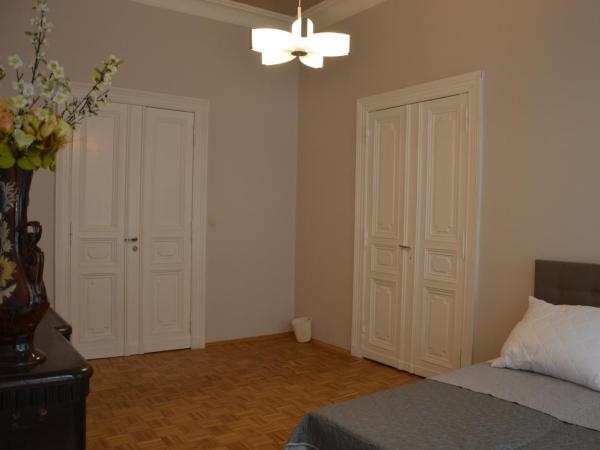 Ada Aparthouse : photo 4 de la chambre chambre double avec salle de bains privative extérieure