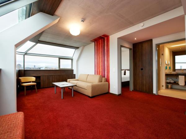 Simm's Hotel - cityhotel next to Metro U3 : photo 5 de la chambre suite