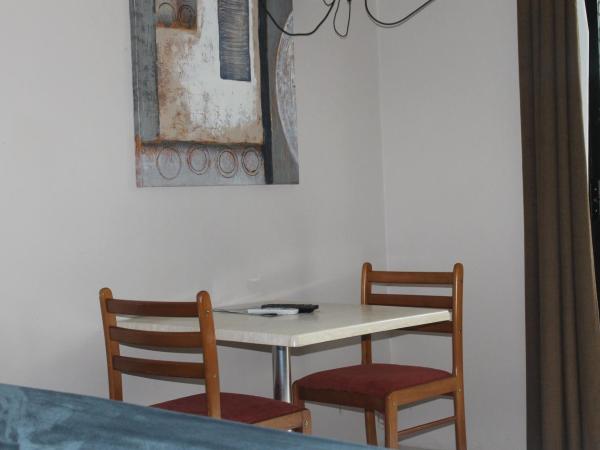 Bohemia Resort Cairns : photo 1 de la chambre chambre double avec salle de bains commune