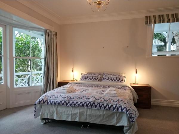 Western Springs Villa to Auckland Central Heritage Villa : photo 1 de la chambre chambre lit king-size