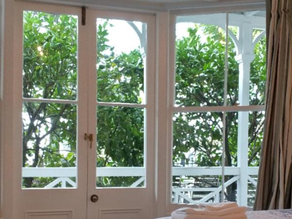 Western Springs Villa to Auckland Central Heritage Villa : photo 8 de la chambre chambre lit king-size