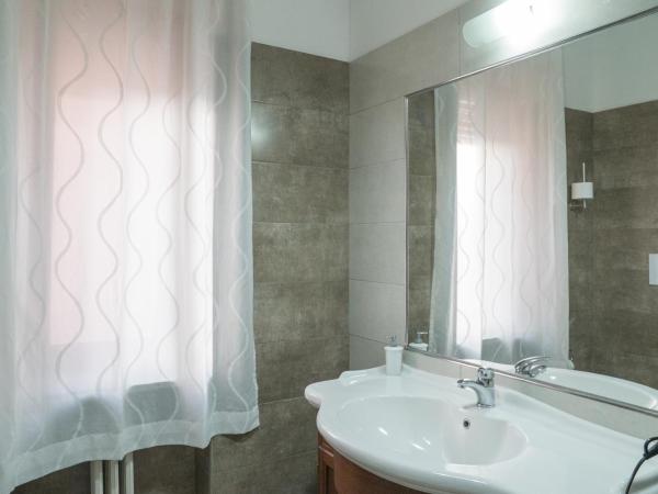 B&B Posidonia Salerno : photo 6 de la chambre chambre double avec salle de bains privative extérieure