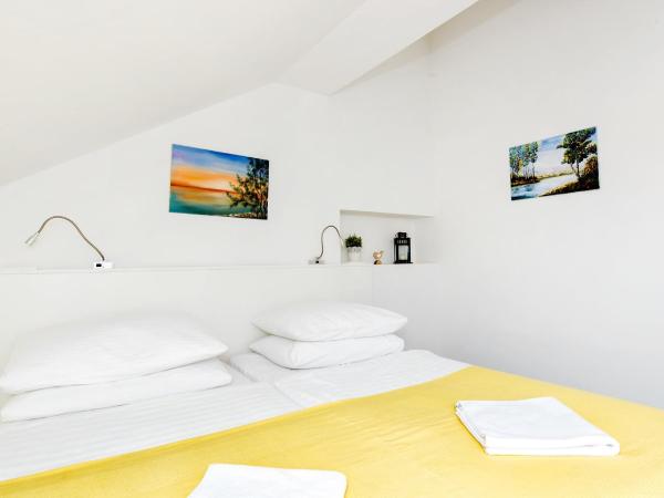 Tia Apartments and Rooms : photo 5 de la chambre chambre lits jumeaux confort
