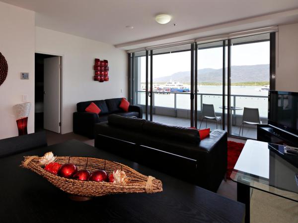 Cairns Private Apartments : photo 6 de la chambre appartement 1 chambre avec vue sur le port