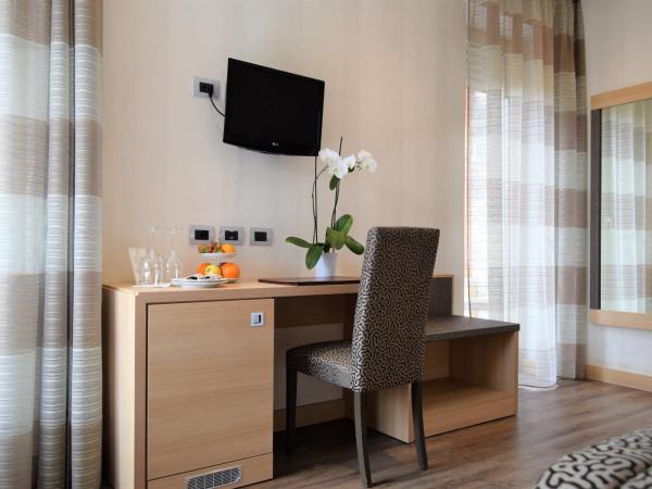 Hotel Continental : photo 7 de la chambre chambre triple supérieure