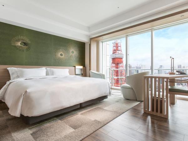 The Prince Park Tower Tokyo - Preferred Hotels & Resorts, LVX Collection : photo 2 de la chambre chambre lit king-size club - vue sur tour de tokyo - non-fumeurs - accès au salon club