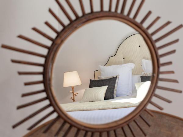 Maison Du Collectionneur : photo 4 de la chambre chambre double deluxe avec baignoire