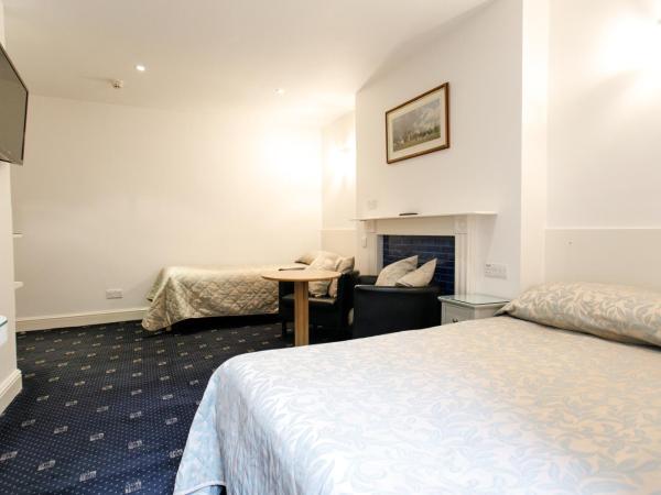 Jesmond Hotel : photo 2 de la chambre chambre triple avec salle de bains