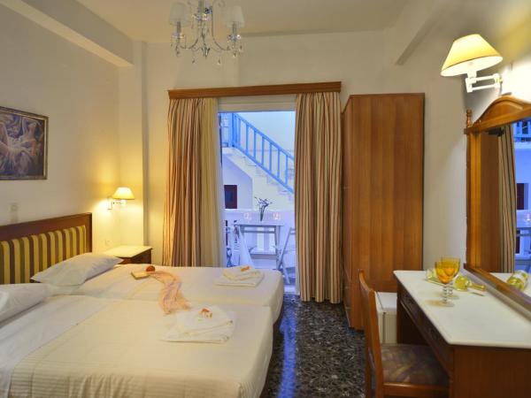 Galini Hotel : photo 4 de la chambre chambre lit king-size avec balcon