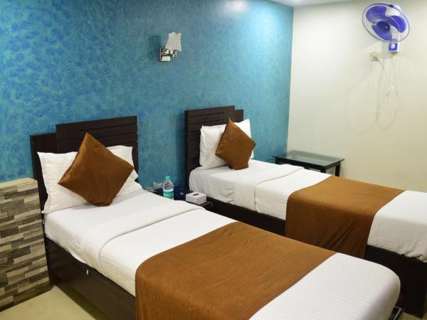 Hotel K.C Residency : photo 5 de la chambre chambre deluxe double ou lits jumeaux