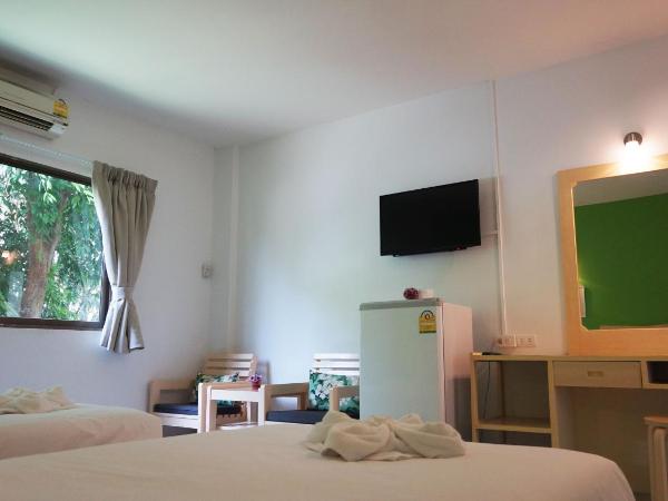 Siri Hotel Phuket : photo 1 de la chambre chambre lits jumeaux supérieure
