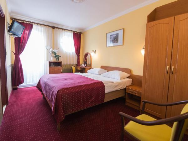 Hotel Korona Wellness, Rendezvény és Borszálloda : photo 2 de la chambre chambre double ou lits jumeaux classique