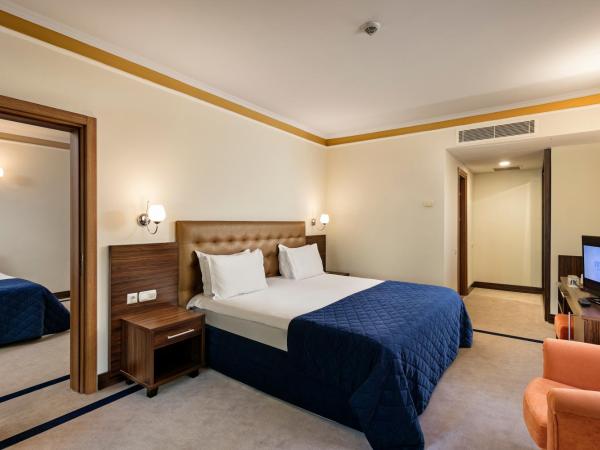 Pine Beach Belek : photo 5 de la chambre chambre familiale club jardin