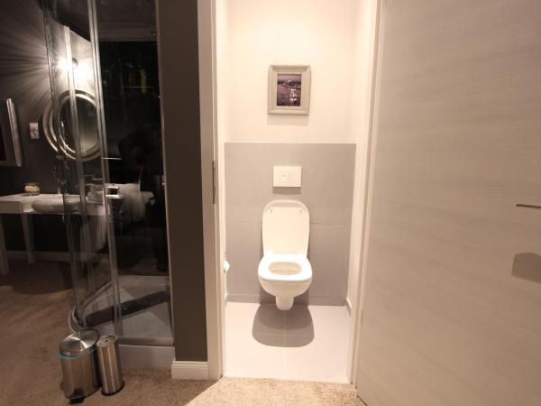 Balance Home : photo 1 de la chambre chambre lit king-size de luxe - vue sur rivière