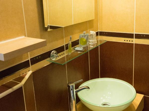 Hôtel Le Home Saint Louis : photo 2 de la chambre chambre triple