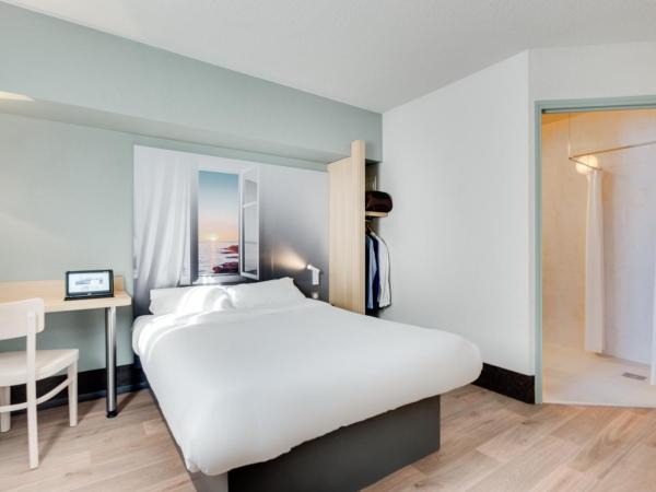 B&B HOTEL FREJUS Puget-sur-Argens : photo 1 de la chambre chambre double - accessible aux personnes à mobilité réduite 