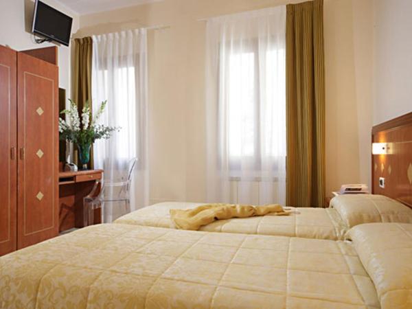 Hotel Adriatico : photo 5 de la chambre chambre double ou lits jumeaux
