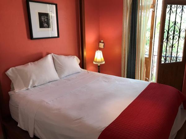 Azul Cielo Hostel : photo 1 de la chambre suite lit king-size avec balcon