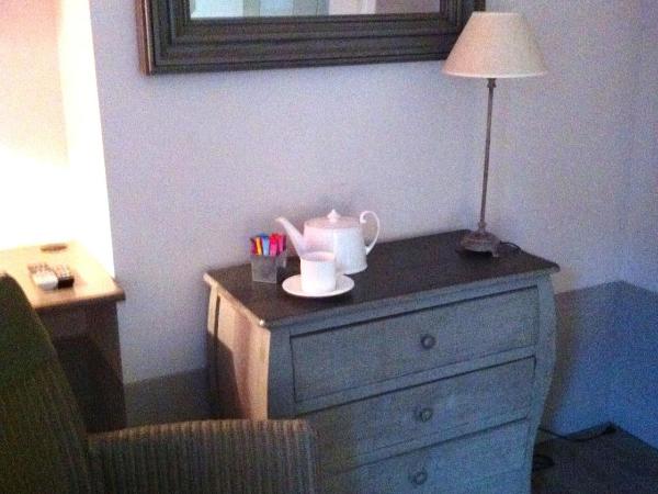 Hôtel L'Adresse : photo 7 de la chambre chambre lits jumeaux