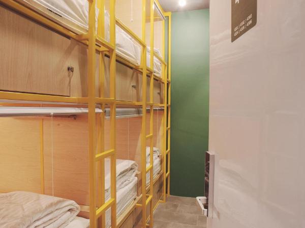 Konko Hostel Jakarta : photo 2 de la chambre lit simple dans dortoir à 6 lits