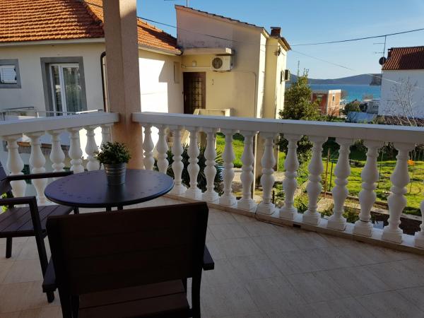 Apartmani Mira : photo 8 de la chambre chambre double avec balcon - vue sur mer