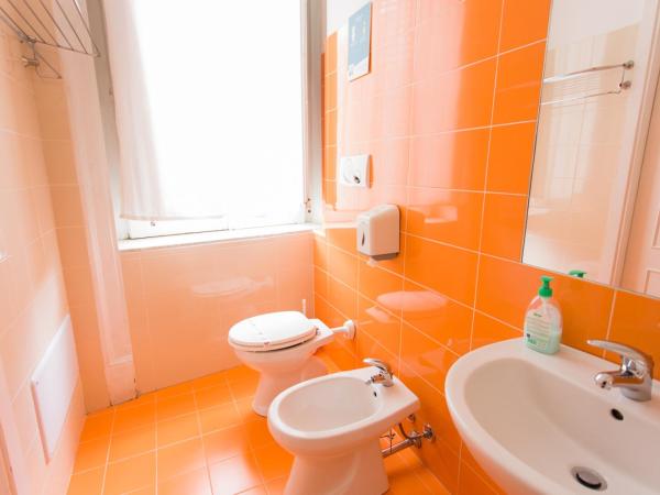 A Casa di Amici : photo 5 de la chambre chambre triple avec salle de bains privative