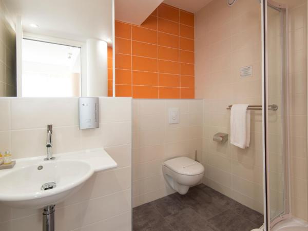 Hotel Biarritz Atlantique - Lycée Hotelier - Management School : photo 8 de la chambre chambre double - vue sur montagne