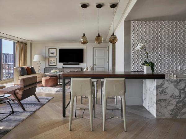 Four Seasons Hotel Austin : photo 2 de la chambre suite governor