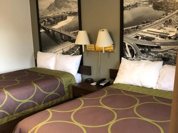 Super 8 by Wyndham Kamloops East : photo 2 de la chambre chambre double avec 2 lits doubles - fumeurs