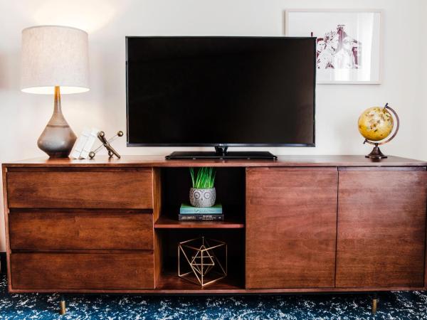 Hotel Revival Baltimore : photo 1 de la chambre chambre lit king-size