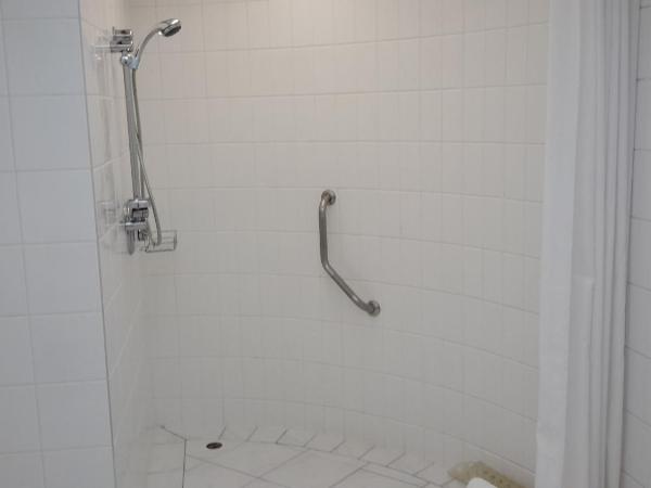 The Cove : photo 2 de la chambre suite avec jacuzzi privé - accessible aux personnes à mobilité réduite