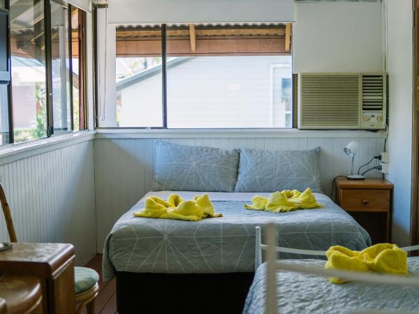 Ryan's Rest Boutique Accommodation : photo 2 de la chambre chambre double avec salle de bains commune