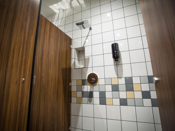 PubLove @ The Crown, Battersea : photo 1 de la chambre lit dans dortoir mixte de 3 lits avec salle de bains commune