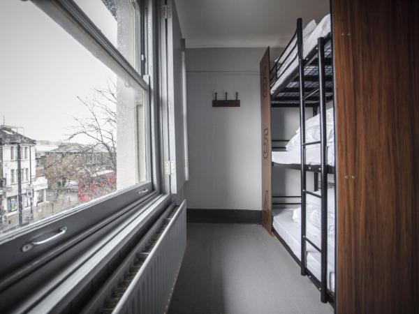 PubLove @ The Crown, Battersea : photo 5 de la chambre chambre triple avec salle de bains commune