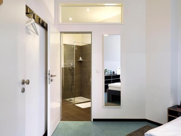 Hüttenpalast : photo 1 de la chambre chambre double avec salle de bains privative